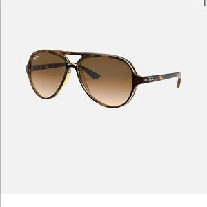 Almost new Ray bans!!! No scratches or scuffs